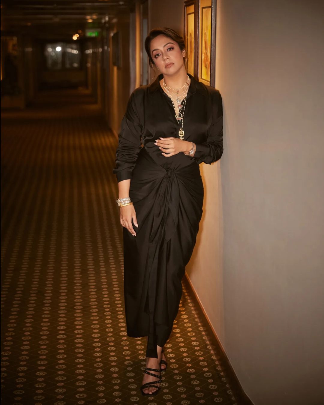 TAMIL ACTRESS JYOTHIKA STILLS IN BLACK COLOR GOWN